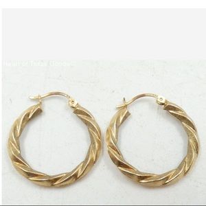 10K Twisted Hoop .75" Earrings 1.37g